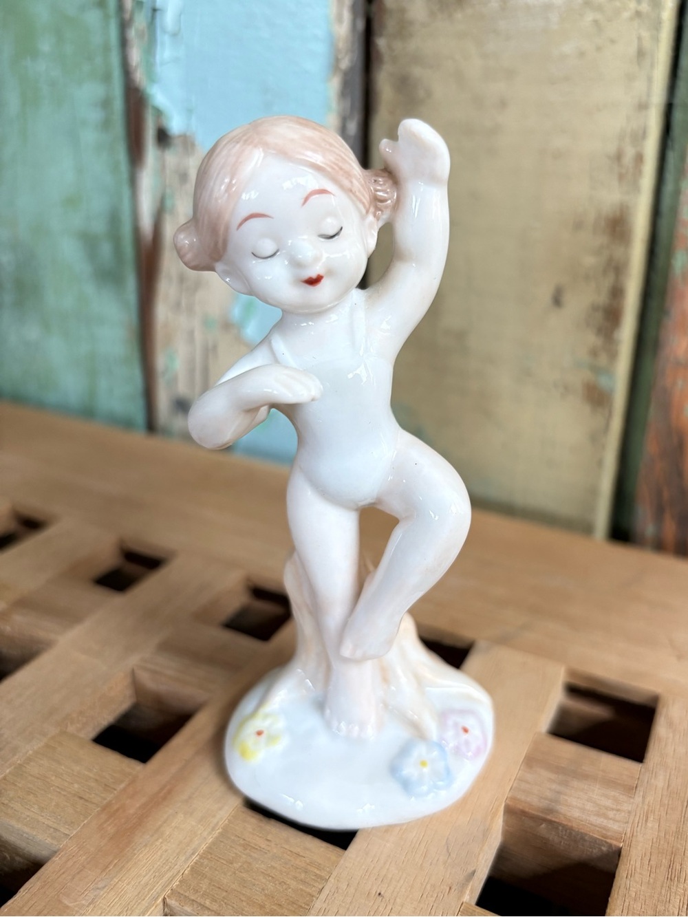 Vintage Ballerina girl  ceramic figurine Giftcraft